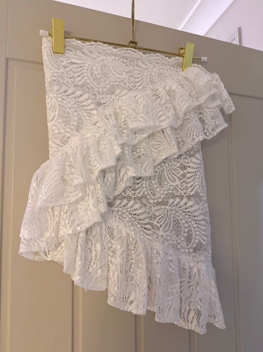 WHITE LACE RUFFLE SARONG