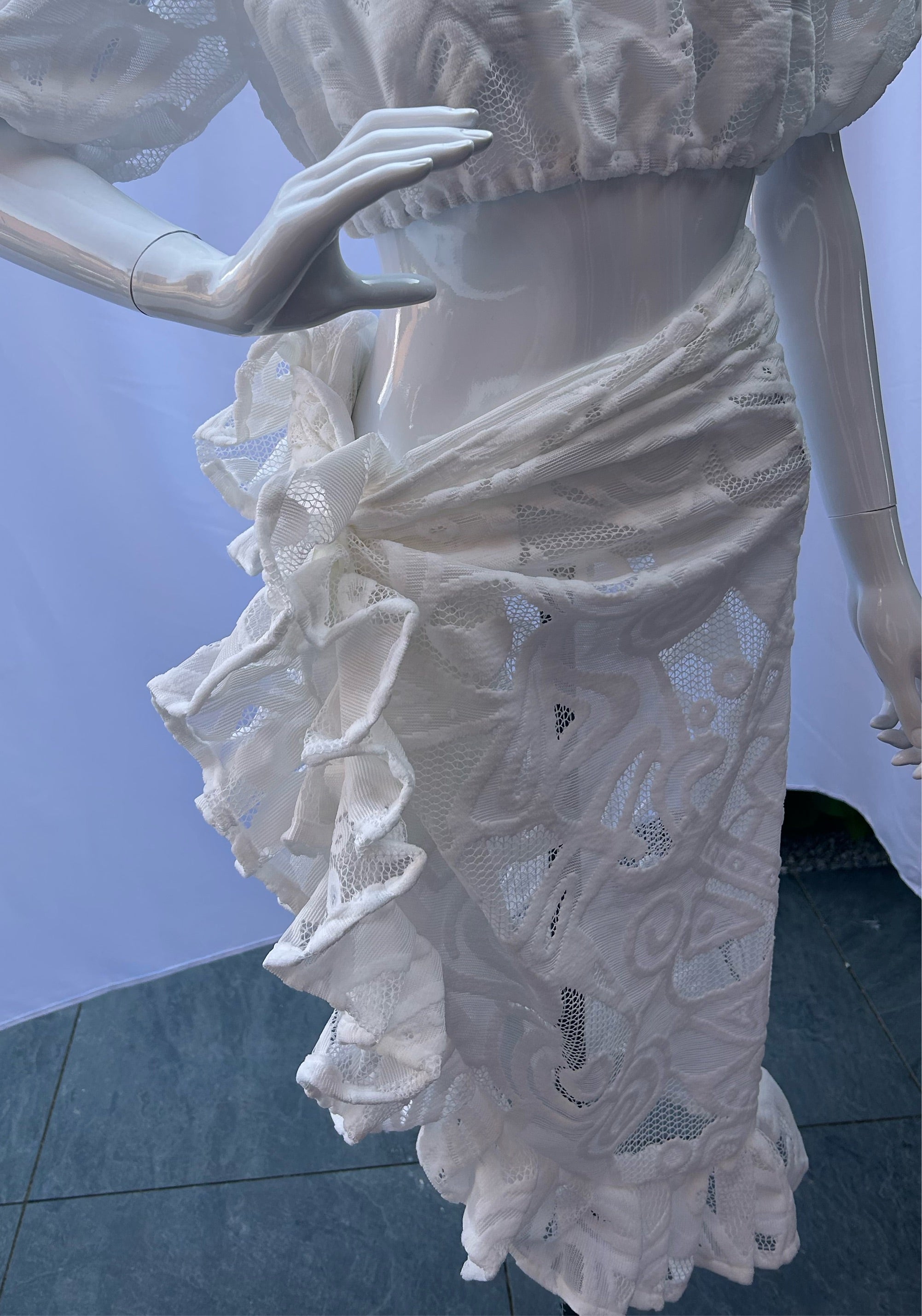 LONG LACE RUFFLE SARONG